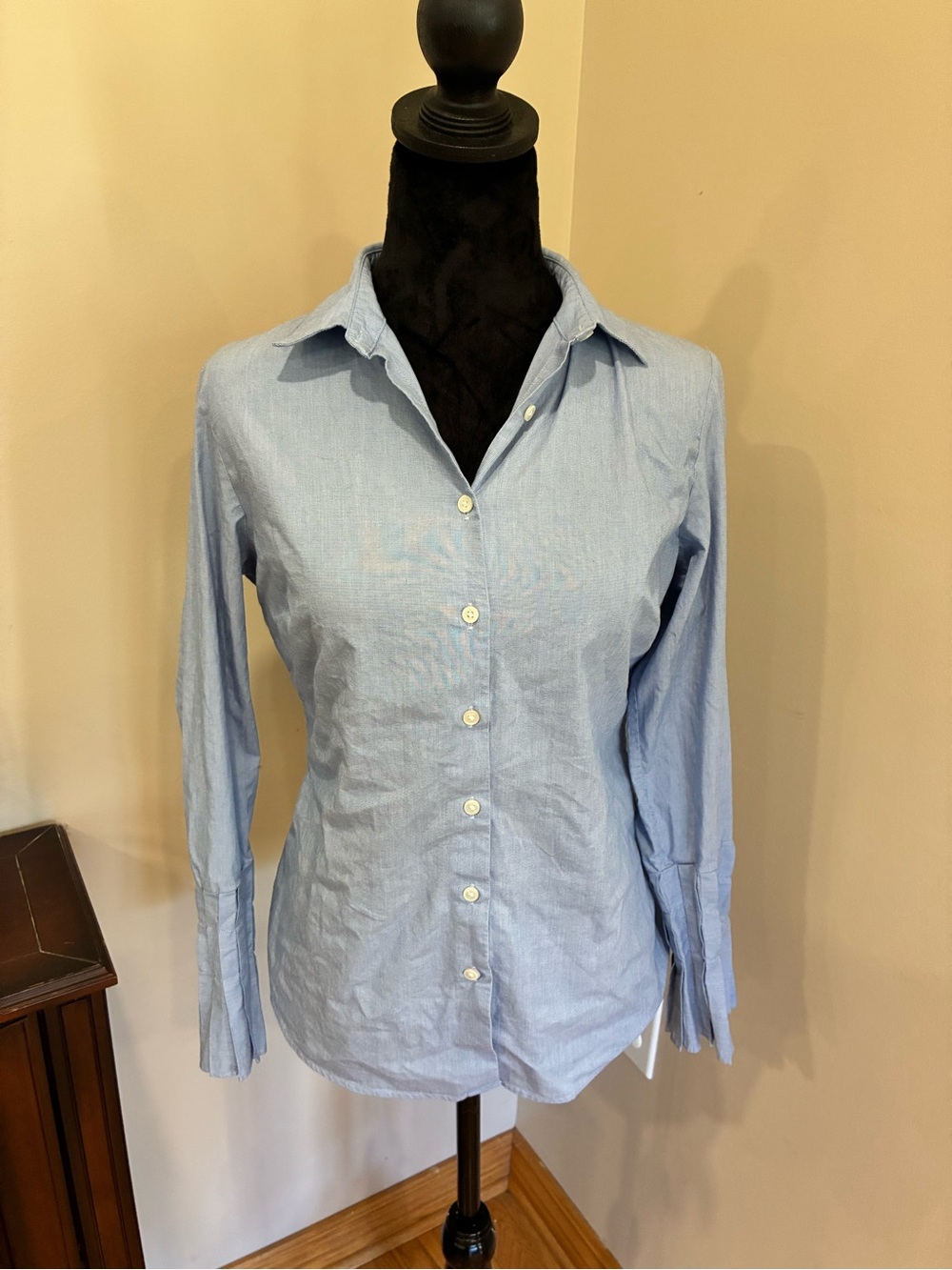 Banana Republic Riley Shirt Petite 8 Blue Pleated Cuff Button Down